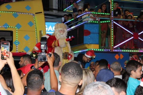 Papai Noel faz Paradão na Praça do Cisas em Moreira César